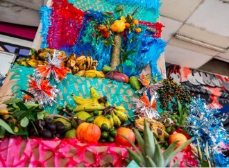 LISTOS LOS COMERCIANTES PARA LA CELEBRACIÓN DEL DÍA DE LA CRUZ EN EL SALVADOR