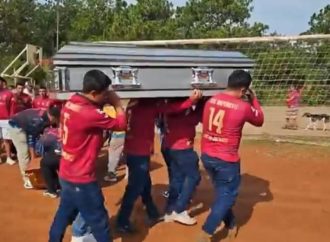 EMOTIVO HOMENAJE A LOS HERMANOS ARGUETA BLANCO EN PERQUÍN, MORAZÁN; AMBOS MURIERON AHOGADOS EN EL CHORRERON DE SAN FERNANDO