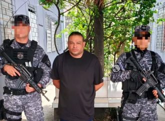 CAPTURARON A UN PRESUNTO MIEMBRO DE LA MS-13 EN EL MERCADO DE SANTA TECLA CON ABUNDANTE DROGA