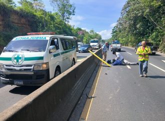 MOTOCICLISTA RESULTA LESIONADO EN ACCIDENTE SOBRE LA PANAMERICANA EN SANTA ANA