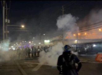 AUMENTAN LOS ENFRENTAMIENTOS EN LOS ALREDEDORES DEL CENTRO DE DETENCIÓN DELANEY HALL