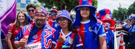 AFICIONADOS COMIENZAN A LLEGAR A SAN SALVADOR PARA LA FINAL ENTRE FAS Y ÁGUILA