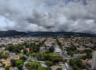 MEDIO AMBIENTE PREVÉ CONTINUIDAD DE LLUVIAS Y TORMENTAS POR INFLUENCIA DE ONDA TROPICAL