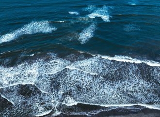 MARN ADVIERTE SOBRE OLEAJE ACELERADO Y OLAS DE HASTA 1.8 METROS EN LA COSTA SALVADOREÑA