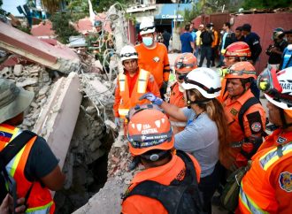 BUKELE INFORMA EL RESCATE CON VIDA DE DOS PERSONAS ATRAPADAS BAJO LOS ESCOMBROS EN VENEZUELA