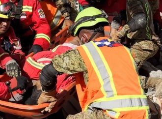 RESCATISTAS SALVADOREÑOS LOGRAN RESCATAR CON VIDA A MUJER TRAS 86 HORAS BAJO LOS ESCOMBROS EN VENEZUELA