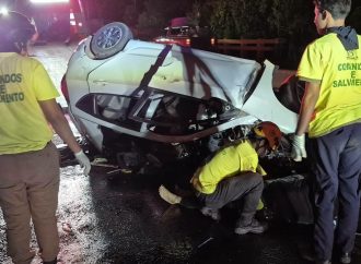 DOS JÓVENES FALLECEN EN TRÁGICO ACCIDENTE DE TRÁNSITO EN IZALCO, SONSONATE