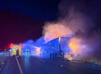 RESCATAN A 39 MIGRANTES ATRAPADOS EN TRÁILER QUE SE INCENDIÓ DURANTE PERSECUCIÓN EN TEXAS