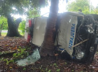 COLISIÓN ENTRE AMBULANCIA Y VEHÍCULO PARTICULAR GENERA EMERGENCIA EN LA PAZ