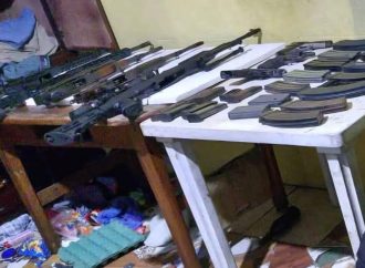 AUTORIDADES DE GUATEMALA INCAUTAN ARMAS DE GUERRA Y MÁS DE 500 MUNICIONES DURANTE ALLANAMIENTO