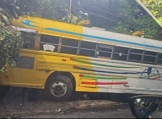 PERSONA RESULTA LESIONADA TRAS SER ATROPELLADA POR AUTOBÚS DE LA RUTA 37 EN SANTO TOMÁS