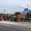FUERTE ACCIDENTE ENTRE RASTRA Y VOLQUETA EN DESVÍO AL CERRO VERDE DEJA DAÑOS MATERIALES
