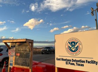 MIGRANTES PRESENTAN DEMANDA CONTRA GOBIERNO DE EE. UU. POR PRESUNTAS CONDICIONES INHUMANAS EN CENTRO DE DETENCIÓN