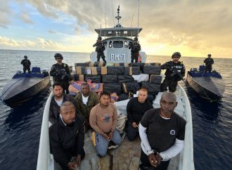EL SALVADOR INCAUTA 6.68 TONELADAS DE COCAÍNA EN OPERACIÓN MARÍTIMA RÉCORD