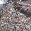 TONELADAS DE BASURA CUBREN PLAYA EN GUATEMALA Y GENERAN PREOCUPACIÓN POR EL IMPACTO AMBIENTAL
