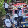 GUATEMALA; AUTOBÚS CAE A UN BARRANCO EN CHICHICASTENANGO Y DEJA AL MENOS 14 PERSONAS LESIONADAS