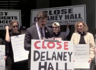 ALCALDE DE NEWARK BUSCARÁ EN TRIBUNALES EL CIERRE DEL CENTRO DE DETENCIÓN DELANEY HALL