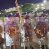 DECENAS DE MANIFESTANTES SON DETENIDOS TRAS INCUMPLIR TOQUE DE QUEDA CERCA DE DELANEY HALL