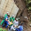 RESCATAN A HOMBRE TRAS CAER A UNA BARRANCA EN LA AUTOPISTA LOS CHORROS