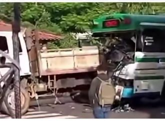VARIAS PERSONAS RESULTAN LESIONADAS EN CHOQUE ENTRE AUTOBÚS Y CAMIÓN EN MORAZÁN