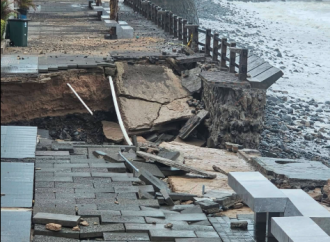 FUERTE OLEAJE CAUSA DAÑOS EN PASEO TURÍSTICO SURF CITY EN LA LIBERTAD