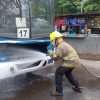 BOMBEROS ATIENDEN CONATO DE INCENDIO EN UN AUTOBÚS SOBRE LA CARRETERA DE SANTA ANA A SONSONATE