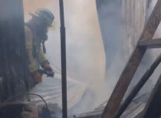 BOMBEROS CONTROLAN INCENDIO EN VIVIENDA DE SANTA MARÍA, USULUTÁN ESTE