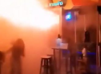 AL MENOS 27 PERSONAS MUEREN Y 35 RESULTAN HERIDAS TRAS INCENDIO EN BAR DE BANGKOK, TAILANDIA