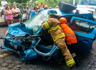 RESCATAN A PERSONA ATRAPADA TRAS ACCIDENTE DE TRÁNSITO EN EL KILOMETRO 78 DE LA CARRETERA PANAMERICANA