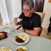 HONDURAS; JUAN ORLANDO HERNÁNDEZ COMPARTE SU PRIMER DESAYUNO EN CASA TRAS MÁS DE CUATRO AÑOS