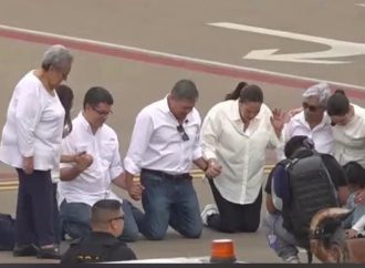 JUAN ORLANDO HERNÁNDEZ SE REENCUENTRA CON SU FAMILIA TRAS ARRIBAR A HONDURAS
