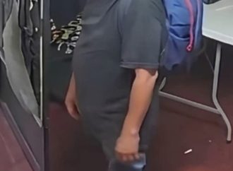CAPTAN EN VIDEO A HOMBRE QUE HABRÍA SUSTRAÍDO UNA IMPRESORA DE LA BASE DE COMANDOS DE SALVAMENTO EN ILOPANGO