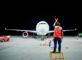 PRIMER AVIÓN CON 51 TONELADAS DE AYUDA HUMANITARIA DE EL SALVADOR ARRIBA A CALI TRAS TERREMOTO EN COLOMBIA