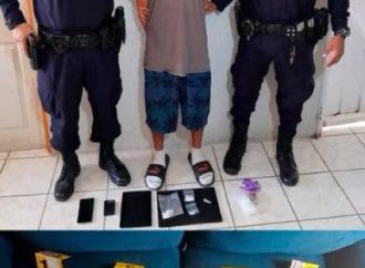 PNC CAPTURA A HOMBRE CON PORCIONES DE METANFETAMINA EN COLÓN, LA LIBERTAD OESTE
