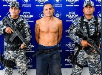 CAPTURAN A HOMBRE TRAS ATRINCHERARSE Y AMENAZAR CON UN ARMA BLANCA A POLICÍAS EN CONCHAGUA