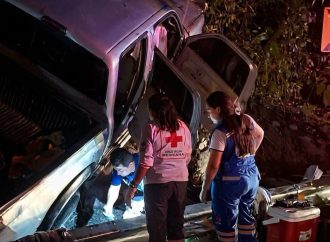 CINCO GUATEMALTECOS RESULTARON LESIONADOS EN ACCIDENTE EN LA “CURVA DE LA MUERTE” EN NAHULINGO