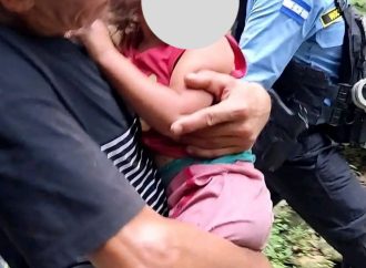 PERRO GUÍA A FAMILIA Y RESCATISTAS HASTA UNA NIÑA DE 3 AÑOS DESAPARECIDA EN HONDURAS