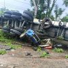 DOS AGENTES DE LA PNC MUEREN Y TRES RESULTAN HERIDOS TRAS ACCIDENTE CON CISTERNA EN MORALES, IZABAL