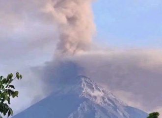 VOLCÁN DE FUEGO REGISTRA FUERTE ERUPCIÓN Y AUTORIDADES MANTIENEN MONITOREO EN GUATEMALA