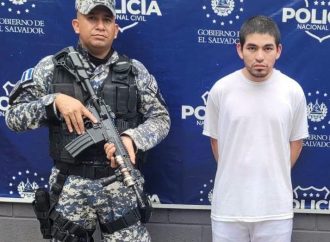 DEPORTAN A EL SALVADOR A HOMBRE CONDENADO POR LA MUERTE DE UN AGENTE DE LA PNC