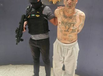 GUATEMALA ENTREGA A EL SALVADOR A SUJETO CONOCIDO COMO “EL MUERTO” AHORA VA PARA EL CECOT