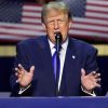 TRUMP PROMETE DIVIDENDO DE $5 MIL PARA ADULTOS ESTADOUNIDENSES SI LOS REPUBLICANOS GANAN EN NOVIEMBRE