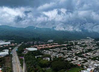 PRONOSTICAN LLUVIAS Y TORMENTAS EN DISTINTOS SECTORES DE EL SALVADOR